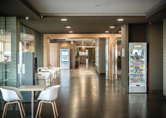 Hotel cerca del colegio: Augustus Viviendas Turísticas